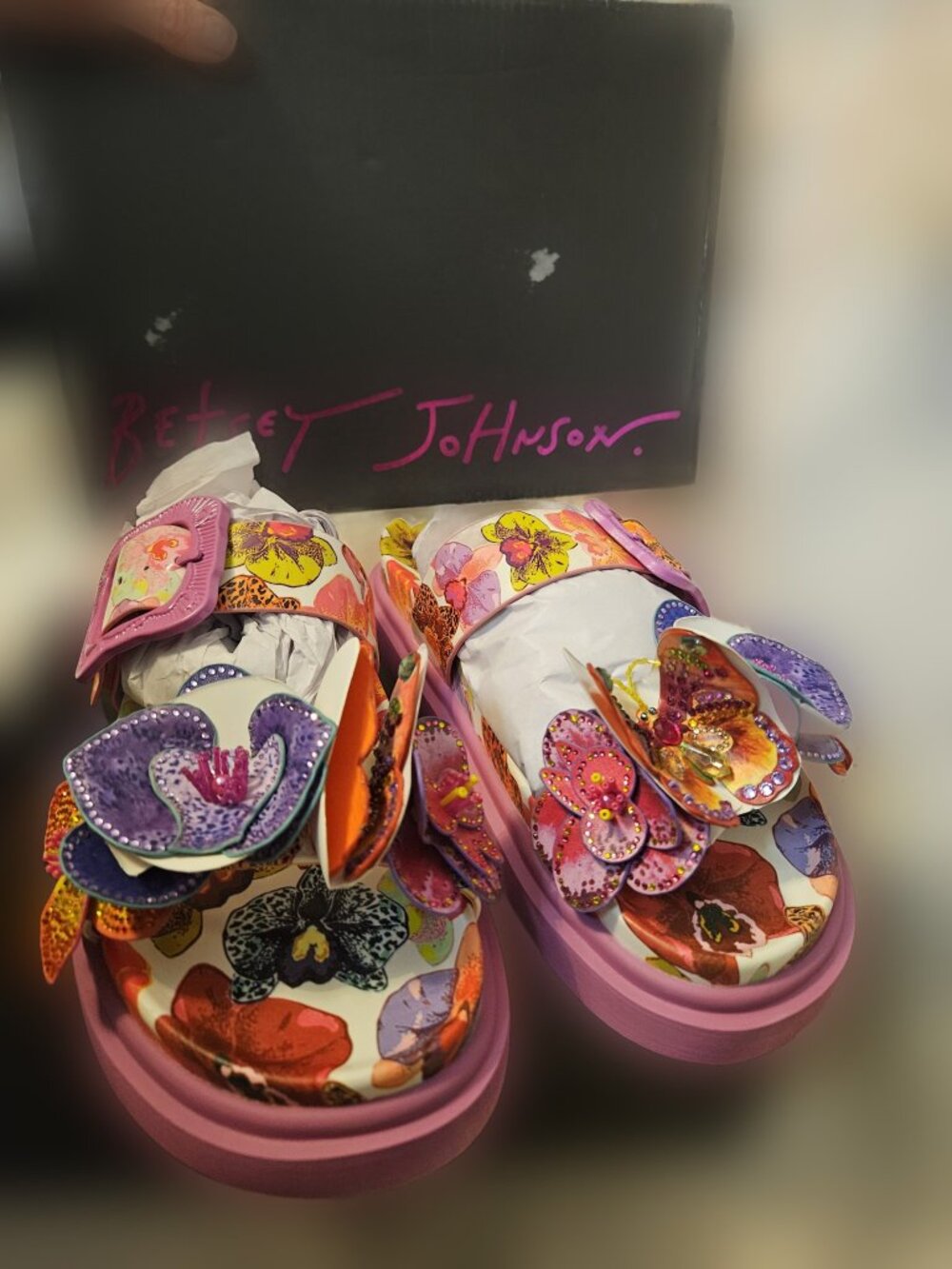 Betsey Johnson Lorayne White Multi Floral Platform Sandals Size 9.5 NIB